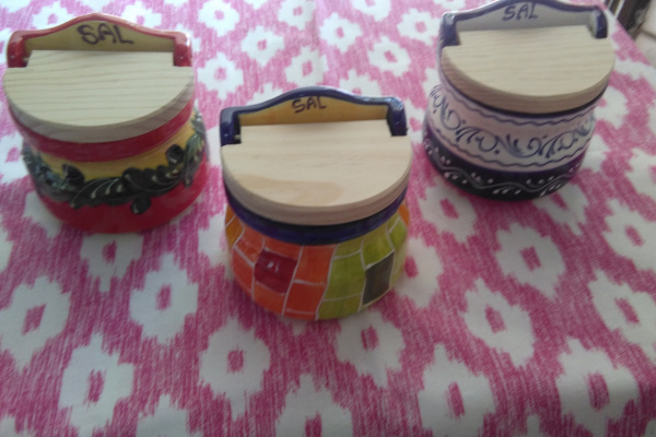 saleros ceramica con tapa madera
