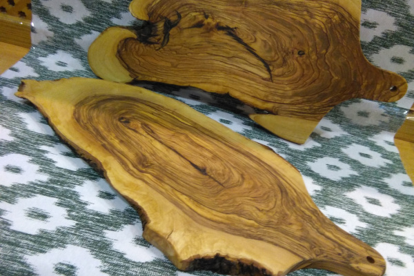 tabla madera olivo rustica con mango