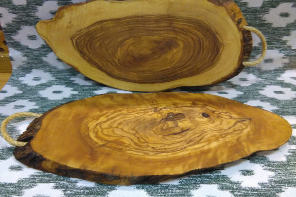 tabla madera olivo rustica con cuerda